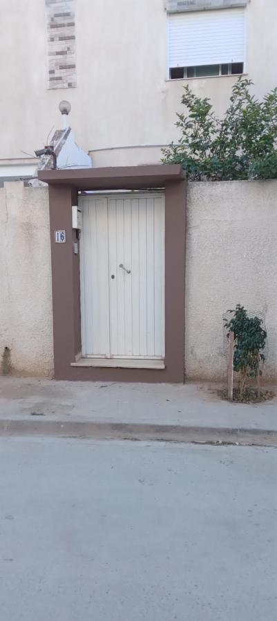 Studio, Cite La Gazelle ,Pas Jafar, Quartier Calme 10 Min De L'Aeroport Pres Du Technopark Luaran gambar